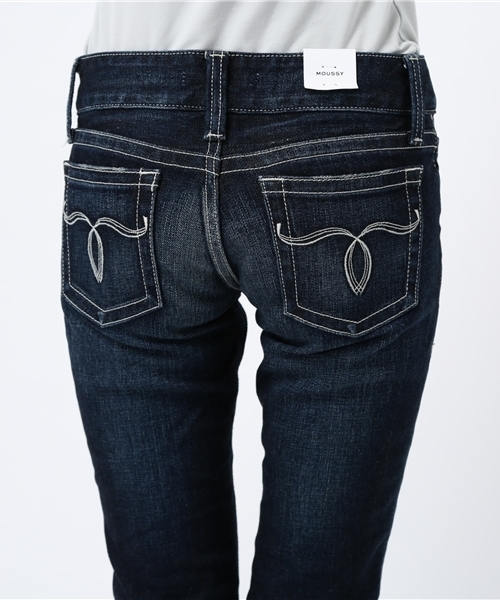 MOUSSY（マウジー）の「D/BLU Straight Slim（デニムパンツ・レディース・ダークブルー・24inch）」の10枚目の写真