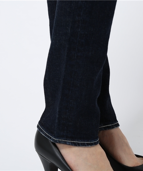 MOUSSY（マウジー）の「D/BLU Straight Slim（デニムパンツ・レディース・ダークブルー・24inch）」の2枚目の写真