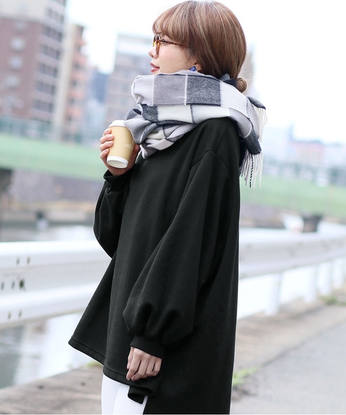 reca（レカ）の「ビッグシルエット裏起毛スウェットカットソー（スウェット・レディース・ホワイト/ブラック/ブラウン/キャメル/テラコッタ/ベージュ・FREE）」の3枚目の写真