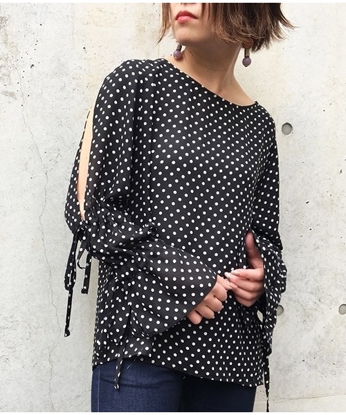 apres jour(アプレジュール)の「ドット袖リボンブラウス【ZOZOTOWN限定アイテム】(シャツ/ブラウス・レディース・ブラック/オフホワイト・フリー)」の1枚目の写真