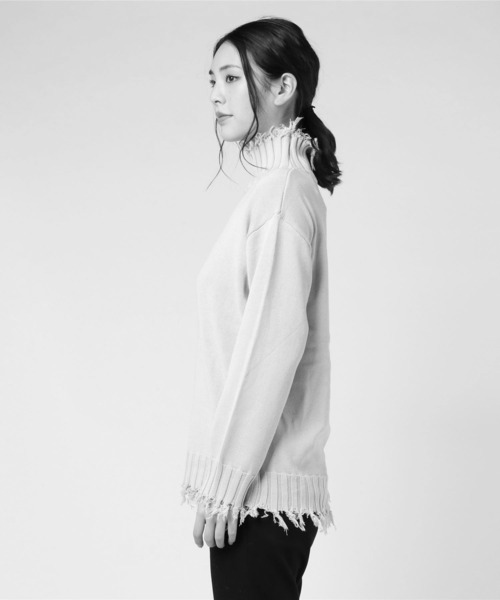 And A（アンドエー）の「And A アンドエー / ダメージ加工ハイネックプルオーバーニット セーター（ニット/セーター・レディース・オフホワイト/ブラウン/ブラック・38）」の6枚目の写真