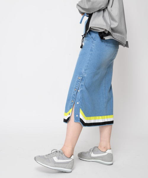 SUPERTHANKS（スーパーサンクス）の「3ラインテープデニムタイトスカート（デニムスカート・レディース・ライトブルー/ブラック/ブルー・SMALL/MEDIUM）」の3枚目の写真