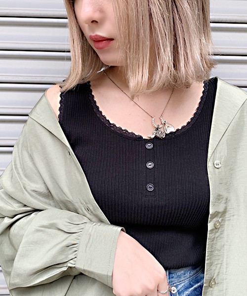 apres jour（アプレジュール）の「ヘンリーネックリブタンク【ZOZOTOWN限定アイテム】（タンクトップ・レディース・イエロー/ブルー/オフホワイト/ブラック・フリー）」の2枚目の写真