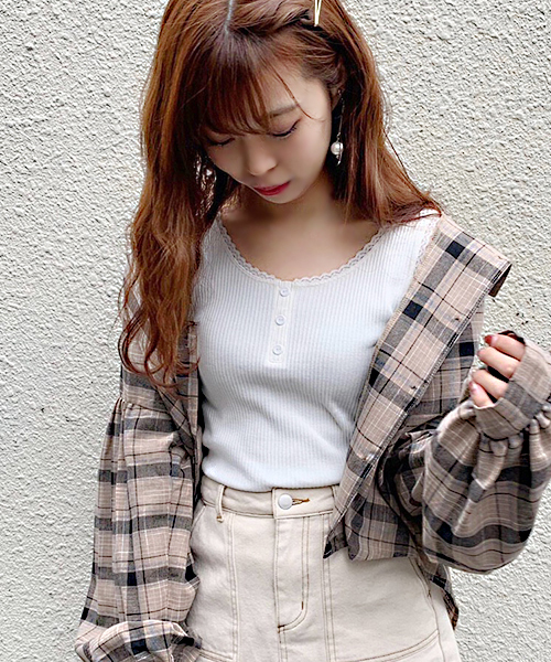 apres jour（アプレジュール）の「ヘンリーネックリブタンク【ZOZOTOWN限定アイテム】（タンクトップ・レディース・イエロー/ブルー/オフホワイト/ブラック・フリー）」の9枚目の写真