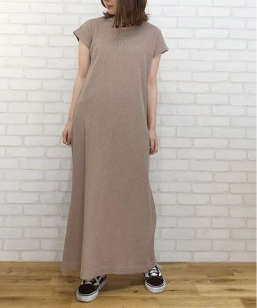 KOBE LETTUCE(コウベレタス)の「バックスリットキーネックサーマルロングワンピース(ワンピース・レディース・ブラック/グレー/アイボリー/モカ/ブルー系その他・FREE)」の4枚目の写真
