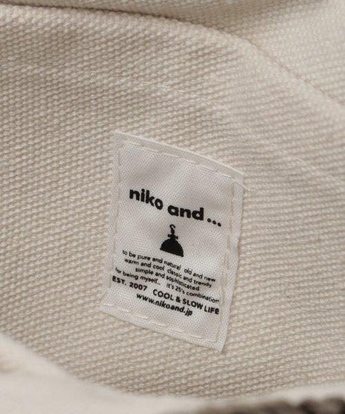 niko and...(ニコアンド)の「オリジナルラウンド2WAYショルダーバッグ(ショルダーバッグ・レディース・ナチュラル/ボルドー/グレー・0)」の14枚目の写真