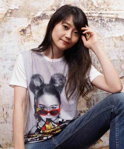 おしゃれスタ(オシャレスタ)の「モノトーンガールズフォトプリントクルーネックTシャツ(KU)(Tシャツ/カットソー・メンズ・A/B/C/D・M/L)」の4枚目の写真
