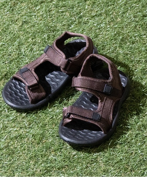 JOHN'S CLOSET（ジョンズクローゼット）の「【7】キッズ ストラップサンダル（サンダル・キッズ・ブラック/ネイビー/ベージュ/レッド/ブラウン/カーキ・16cm/17cm/18cm/19cm/20cm/22cm/21cm）」の3枚目の写真