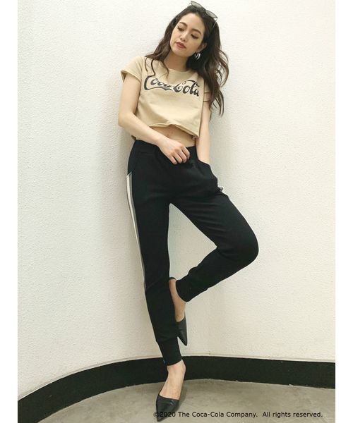 GYDA(ジェイダ)の「COCA-COLA ショートTシャツ(Tシャツ/カットソー・レディース・ブラック/ベージュ/レッド/オフホワイト・FREE)」の11枚目の写真