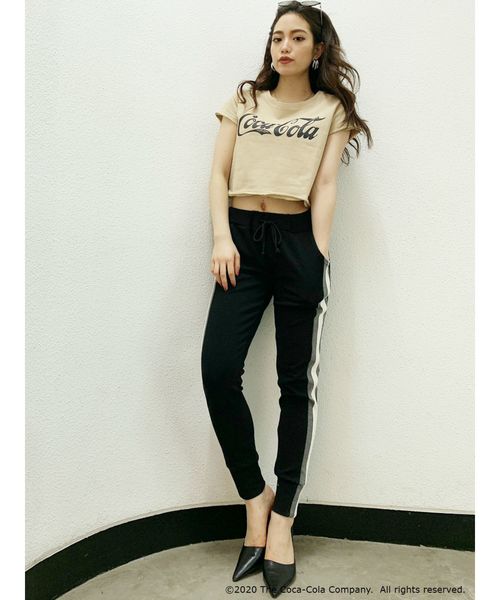 GYDA(ジェイダ)の「COCA-COLA ショートTシャツ(Tシャツ/カットソー・レディース・ブラック/ベージュ/レッド/オフホワイト・FREE)」の13枚目の写真