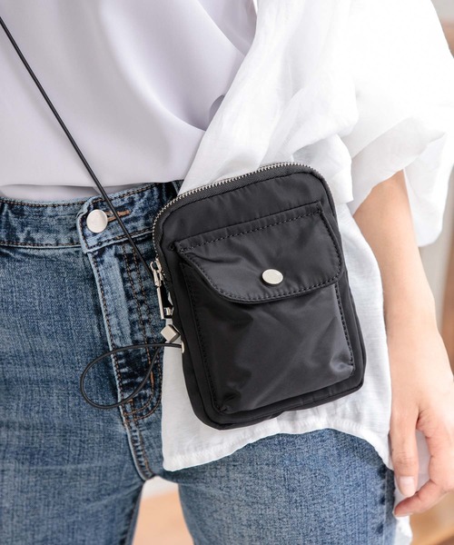 Edit Sheen（エディットシーン）の「ポケットデザインナイロンスマホショルダー（ショルダーバッグ・レディース・ブラック/オフホワイト/ボルドー・FREE）」の13枚目の写真