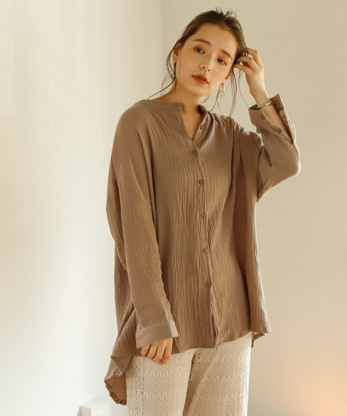 Auntie Rosa Holiday（アンティローザホリデー）の「【Holiday】バンドカラーダブルガーゼルーズシャツ（シャツ/ブラウス・レディース・ブラック/パープル/グリーン/モカ/ナチュラル/バーガンディー・FREE）」の3枚目の写真