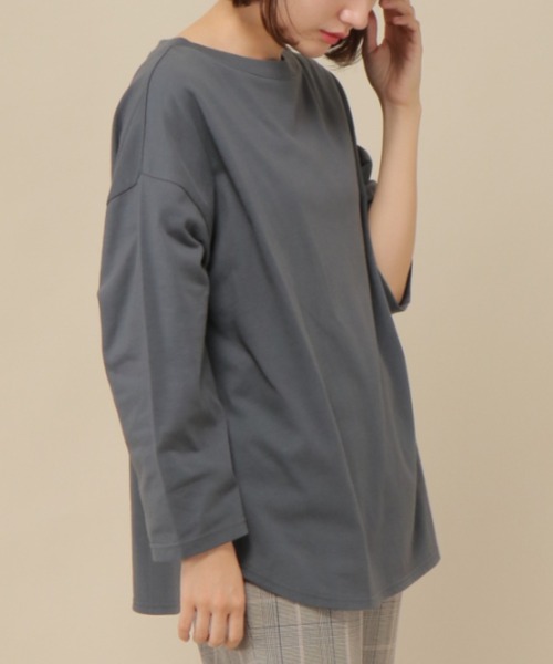 ikka（イッカ）の「制菌加工ボートネックTシャツ（Tシャツ/カットソー・レディース・チャコールグレー/スカイブルー/オフホワイト・M/L）」の2枚目の写真