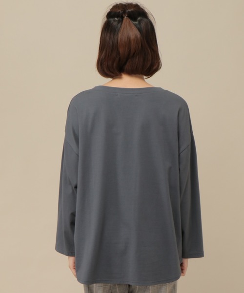 ikka（イッカ）の「制菌加工ボートネックTシャツ（Tシャツ/カットソー・レディース・チャコールグレー/スカイブルー/オフホワイト・M/L）」の4枚目の写真