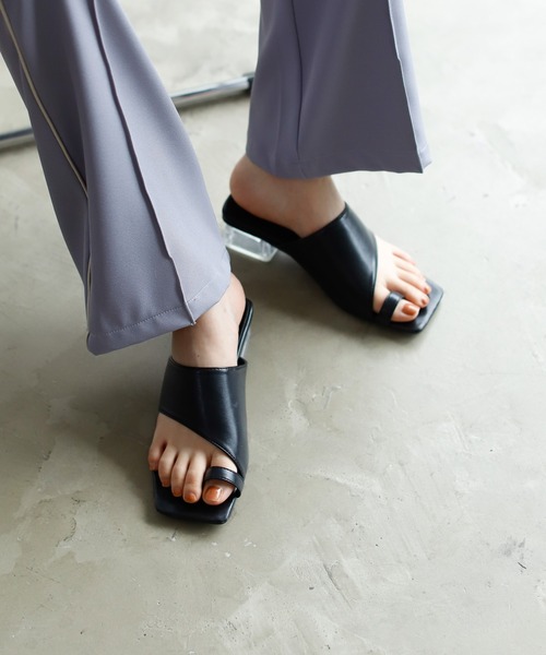 Birthday room（バースデイルーム）の「3.5cmヒール クリア スクエアトゥ トング サンダル（サンダル・レディース・ホワイト/ブラック・24.5/23.5）」の16枚目の写真