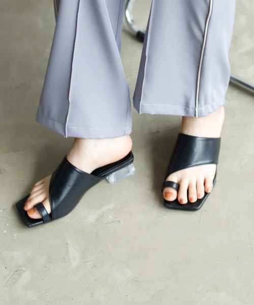 Birthday room（バースデイルーム）の「3.5cmヒール クリア スクエアトゥ トング サンダル（サンダル・レディース・ホワイト/ブラック・24.5/23.5）」の9枚目の写真