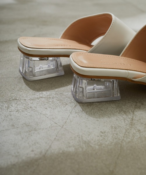 Birthday room（バースデイルーム）の「3.5cmヒール クリア スクエアトゥ トング サンダル（サンダル・レディース・ホワイト/ブラック・24.5/23.5）」の13枚目の写真