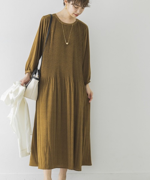 URBAN RESEARCH（アーバンリサーチ）の「プリーツデザインドットワンピース（ワンピース・レディース・ブラック/オリーブ・FREE）」の10枚目の写真