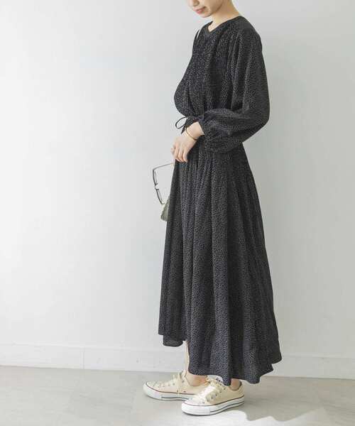 URBAN RESEARCH（アーバンリサーチ）の「プリーツデザインドットワンピース（ワンピース・レディース・ブラック/オリーブ・FREE）」の21枚目の写真