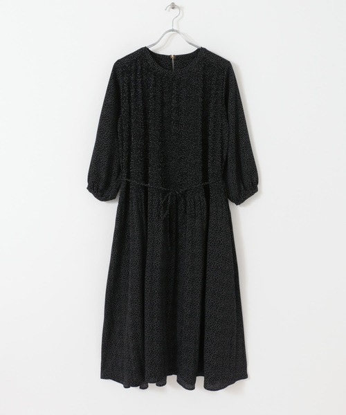 URBAN RESEARCH（アーバンリサーチ）の「プリーツデザインドットワンピース（ワンピース・レディース・ブラック/オリーブ・FREE）」の12枚目の写真