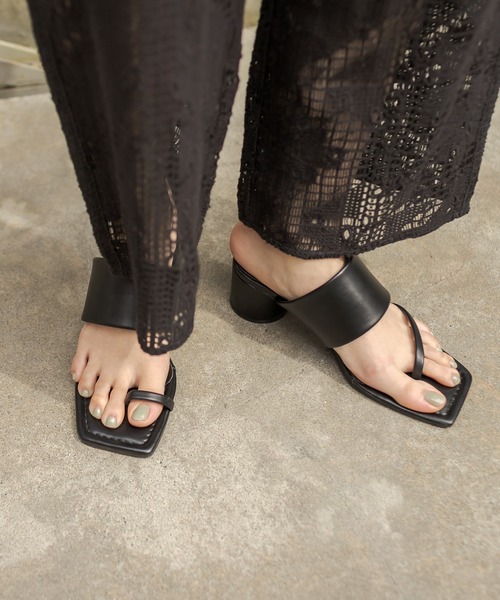 CAPRICIEUX LE'MAGE（カプリシューレマージュ）の「アシメ丸ヒールサンダル（サンダル・レディース・ブラック/ライトベージュ・38/37）」の13枚目の写真