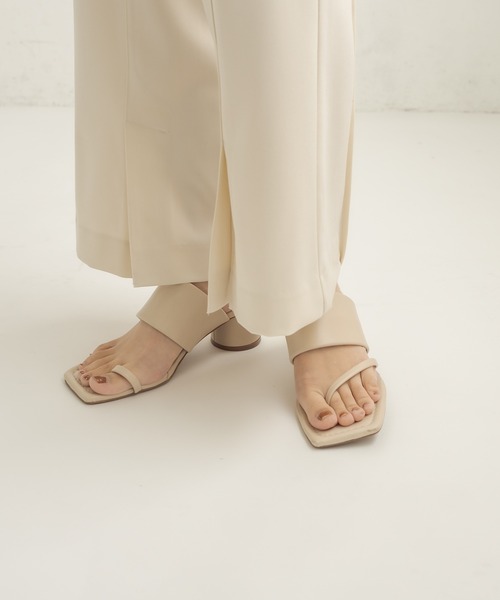 CAPRICIEUX LE'MAGE（カプリシューレマージュ）の「アシメ丸ヒールサンダル（サンダル・レディース・ブラック/ライトベージュ・38/37）」の6枚目の写真