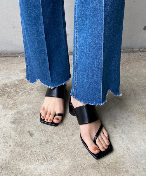 CAPRICIEUX LE'MAGE（カプリシューレマージュ）の「アシメ丸ヒールサンダル（サンダル・レディース・ブラック/ライトベージュ・38/37）」の15枚目の写真