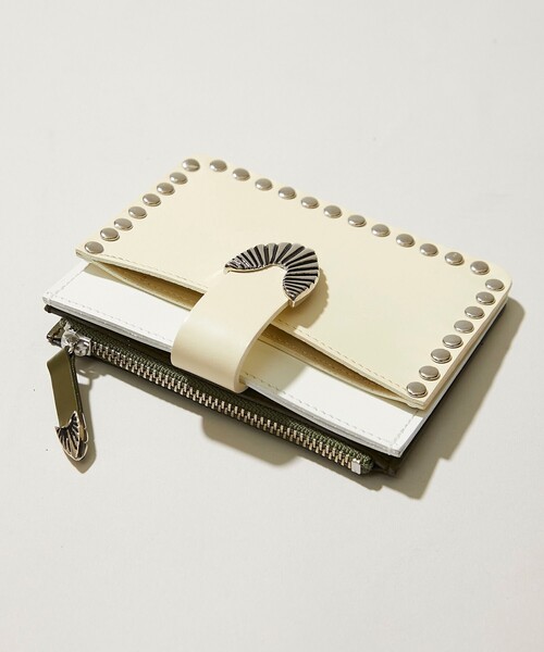 TOGA PULLAレザーウォレット TOGA PULLA（トーガ プルラ）の「レザーショルダーロング