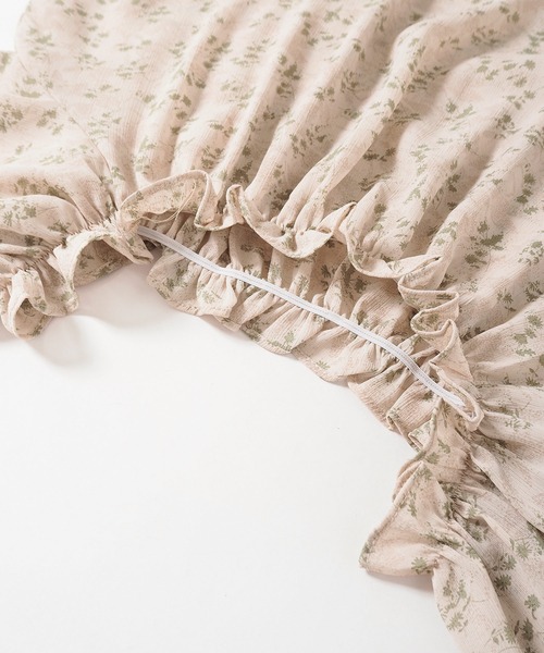 Crisp yours(クリスプユアーズ)の「【WEB限定】フラワーフリルパフブラウス(シャツ/ブラウス・レディース・アイボリー/ピンクベージュ・FREE)」の5枚目の写真