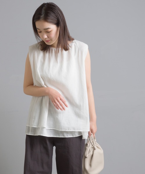OMNES（オムネス）の「先染め綿麻シャンブレー  2枚重ねノースリーブブラウス（シャツ/ブラウス・レディース・ブラック/ベージュ/オフホワイト/ラベンダー・FREE）」の5枚目の写真