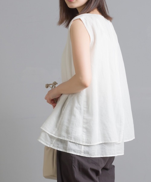 OMNES（オムネス）の「先染め綿麻シャンブレー  2枚重ねノースリーブブラウス（シャツ/ブラウス・レディース・ブラック/ベージュ/オフホワイト/ラベンダー・FREE）」の6枚目の写真