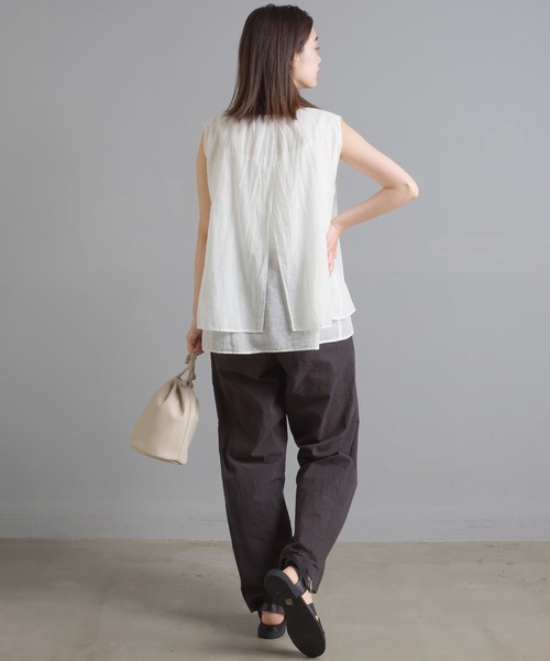OMNES（オムネス）の「先染め綿麻シャンブレー  2枚重ねノースリーブブラウス（シャツ/ブラウス・レディース・ブラック/ベージュ/オフホワイト/ラベンダー・FREE）」の7枚目の写真
