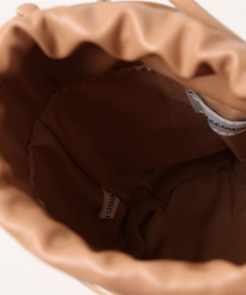 ACCOMMODE（アコモデ）の「グッドフェイスボトルミニバッグ（ショルダーバッグ・レディース・イエロー/ベージュ/ブラウン・FREE）」の14枚目の写真