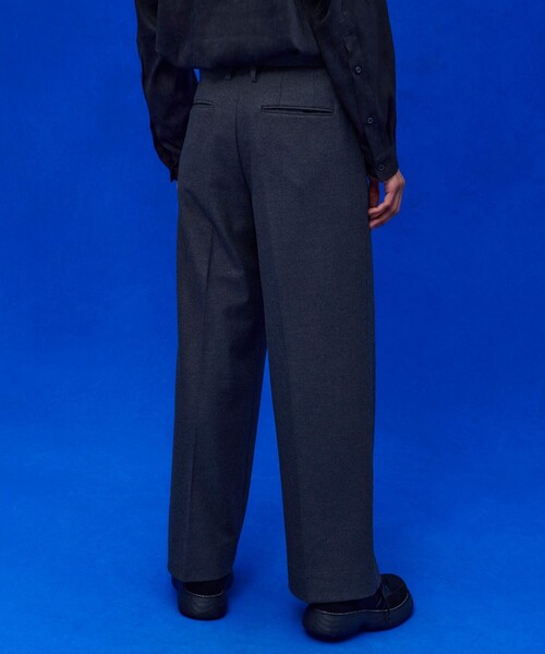 UNITED TOKYO（ユナイテッドトウキョウ）の「ストレッチウォームワイドフレアパンツ 【SOFTTHEMO】（スラックス・メンズ・ブラック/ダークグレー/マスタード/グレイッシュベージュ・1/2/3）」の17枚目の写真