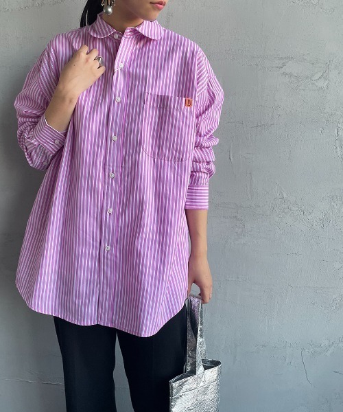 UNIVERSAL OVERALL（ユニバーサルオーバーオール）の「【FUDGE 11月号掲載】[UNIVERSAL OVERALL/ユニバーサルオーバーオール] 別注 ラウンドカラービッグシャツ（シャツ/ブラウス・レディース・ブルー/ホワイト/ピンク/イエロー・F）」の4枚目の写真