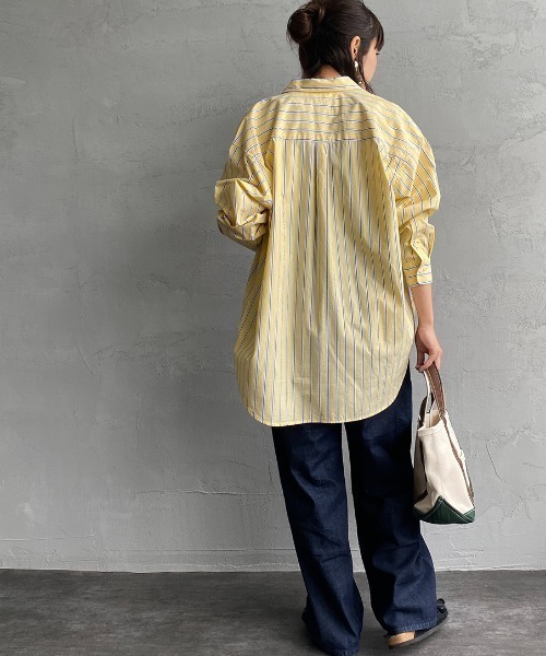 UNIVERSAL OVERALL（ユニバーサルオーバーオール）の「【FUDGE 11月号掲載】[UNIVERSAL OVERALL/ユニバーサルオーバーオール] 別注 ラウンドカラービッグシャツ（シャツ/ブラウス・レディース・ブルー/ホワイト/ピンク/イエロー・F）」の14枚目の写真