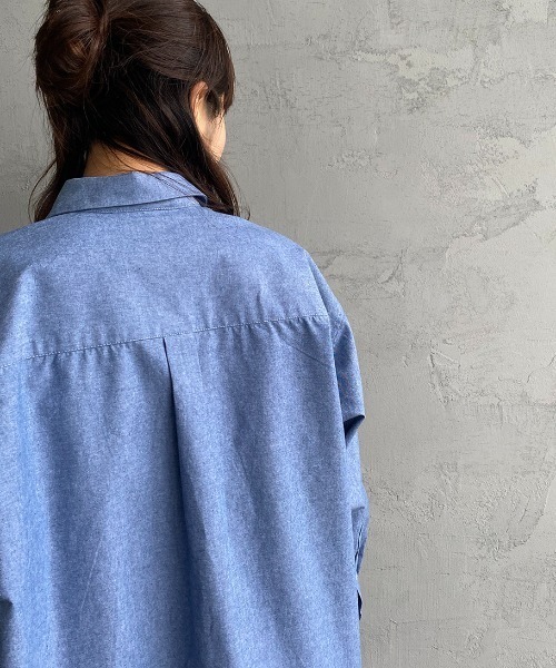 UNIVERSAL OVERALL（ユニバーサルオーバーオール）の「【FUDGE 11月号掲載】[UNIVERSAL OVERALL/ユニバーサルオーバーオール] 別注 ラウンドカラービッグシャツ（シャツ/ブラウス・レディース・ブルー/ホワイト/ピンク/イエロー・F）」の22枚目の写真