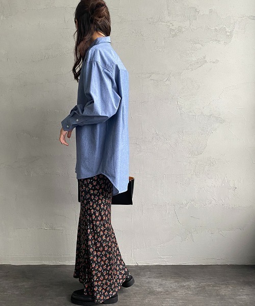 UNIVERSAL OVERALL（ユニバーサルオーバーオール）の「【FUDGE 11月号掲載】[UNIVERSAL OVERALL/ユニバーサルオーバーオール] 別注 ラウンドカラービッグシャツ（シャツ/ブラウス・レディース・ブルー/ホワイト/ピンク/イエロー・F）」の18枚目の写真