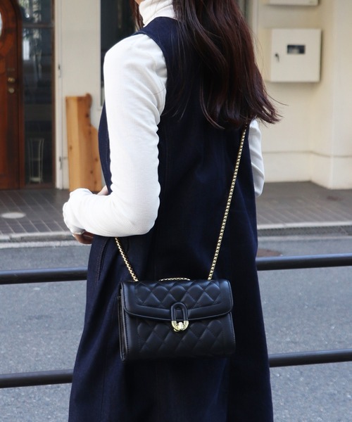 BASE（ベース）の「キルティング チェーン ショルダーバッグ ミニバッグ（ショルダーバッグ・レディース・アイボリー/ライトグレー/ブラック/ピンク/ブルー/ダークグリーン/ダークグレー/ライトブラウン/ベージュ/シルバー/ホワイト系その他/ブルー系その他・FREE）」の3枚目の写真