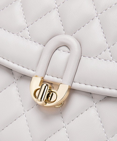 BASE（ベース）の「キルティング チェーン ショルダーバッグ ミニバッグ（ショルダーバッグ・レディース・アイボリー/ライトグレー/ブラック/ピンク/ブルー/ダークグリーン/ダークグレー/ライトブラウン/ベージュ/シルバー/ホワイト系その他/ブルー系その他・FREE）」の14枚目の写真