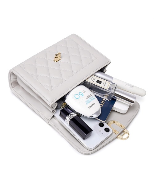 BASE（ベース）の「キルティング チェーン ショルダーバッグ ミニバッグ（ショルダーバッグ・レディース・アイボリー/ライトグレー/ブラック/ピンク/ブルー/ダークグリーン/ダークグレー/ライトブラウン/ベージュ/シルバー/ホワイト系その他/ブルー系その他・FREE）」の16枚目の写真