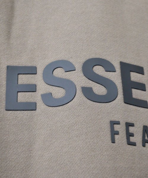 FOG ESSENTIALS(エフオージーエッセンシャルズ)の「ESSENTIALS /エッセンシャルズ バックロゴ ロングスリーブTシャツ(Tシャツ/カットソー・メンズ・ブラック/ブラウン/ベージュ・S/M/L/XL)」の11枚目の写真