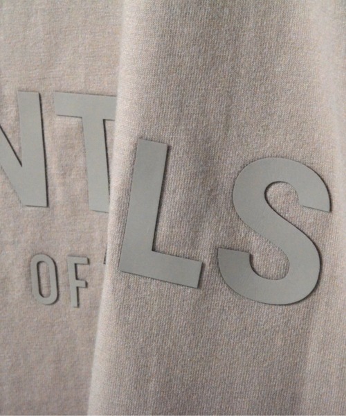 FOG ESSENTIALS(エフオージーエッセンシャルズ)の「ESSENTIALS /エッセンシャルズ バックロゴ ロングスリーブTシャツ(Tシャツ/カットソー・メンズ・ブラック/ブラウン/ベージュ・S/M/L/XL)」の14枚目の写真