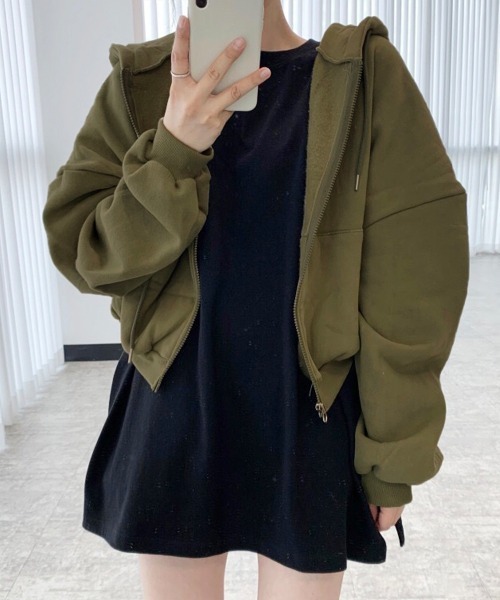 DAY CLOSET(デイ クローゼット)の「レディース 裏起毛ドロップショルダークロップドパーカー(パーカー・レディース・グレー/カーキ/ライトベージュ/ブラック/グリーン/ダークグレー/ホワイト/ピンク/ブラウン/グレイッシュベージュ・ONE SIZE)」の8枚目の写真