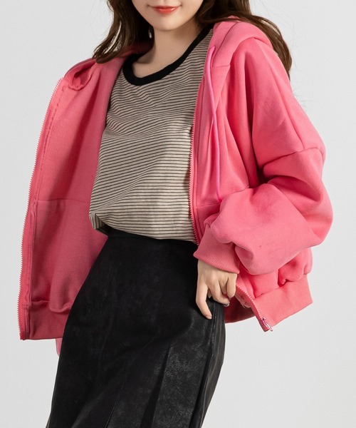 DAY CLOSET(デイ クローゼット)の「レディース 裏起毛ドロップショルダークロップドパーカー(パーカー・レディース・グレー/カーキ/ライトベージュ/ブラック/グリーン/ダークグレー/ホワイト/ピンク/ブラウン/グレイッシュベージュ・ONE SIZE)」の10枚目の写真