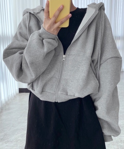 DAY CLOSET(デイ クローゼット)の「レディース 裏起毛ドロップショルダークロップドパーカー(パーカー・レディース・グレー/カーキ/ライトベージュ/ブラック/グリーン/ダークグレー/ホワイト/ピンク/ブラウン/グレイッシュベージュ・ONE SIZE)」の12枚目の写真