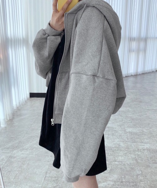 DAY CLOSET(デイ クローゼット)の「レディース 裏起毛ドロップショルダークロップドパーカー(パーカー・レディース・グレー/カーキ/ライトベージュ/ブラック/グリーン/ダークグレー/ホワイト/ピンク/ブラウン/グレイッシュベージュ・ONE SIZE)」の11枚目の写真