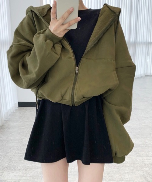 DAY CLOSET(デイ クローゼット)の「レディース 裏起毛ドロップショルダークロップドパーカー(パーカー・レディース・グレー/カーキ/ライトベージュ/ブラック/グリーン/ダークグレー/ホワイト/ピンク/ブラウン/グレイッシュベージュ・ONE SIZE)」の14枚目の写真