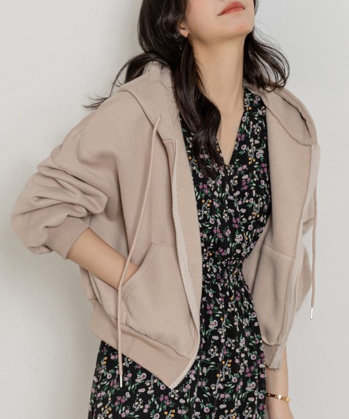 DAY CLOSET(デイ クローゼット)の「レディース 裏起毛ドロップショルダークロップドパーカー(パーカー・レディース・グレー/カーキ/ライトベージュ/ブラック/グリーン/ダークグレー/ホワイト/ピンク/ブラウン/グレイッシュベージュ・ONE SIZE)」の21枚目の写真