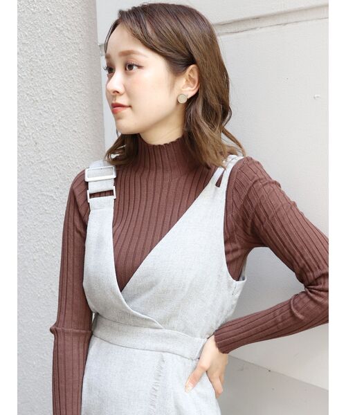 MURUA(ムルーア)の「ワイドボトルネックニット(ニット/セーター・レディース・ブラック/ベージュ/ブラウン/ブルー/マスタード・FREE)」の6枚目の写真